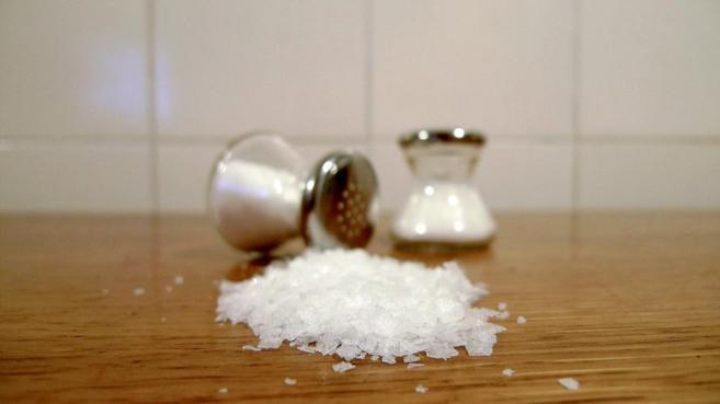 El consumo excesivo de sal se asocia con una elevación de los niveles...
