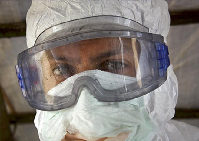 Luis Encinas, enfermero que trabaja en Guinea con el virus del bola,...