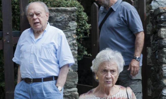 Jordi Pujol y su mujer Marta Ferrusola esta semana en su residencia...