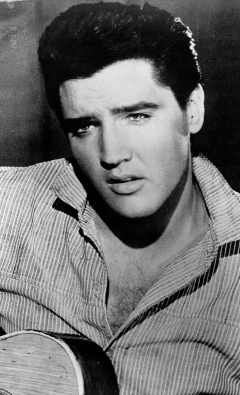 Elvis Presley: El cantante fue encontrado en el suelo del cuarto de...