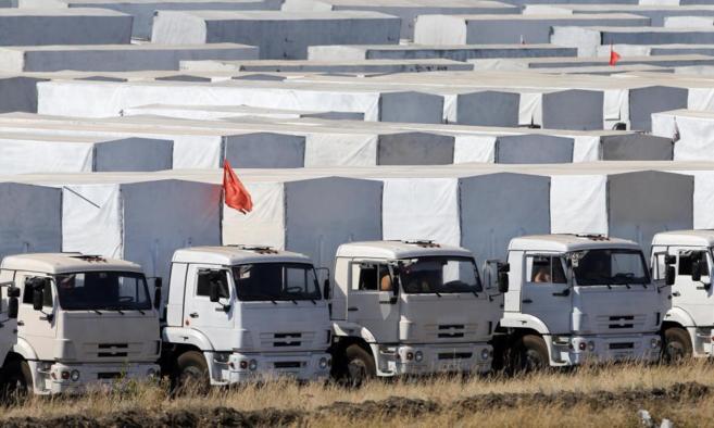 El convoy con la ayuda humanitaria rusa, varado en la frontera...