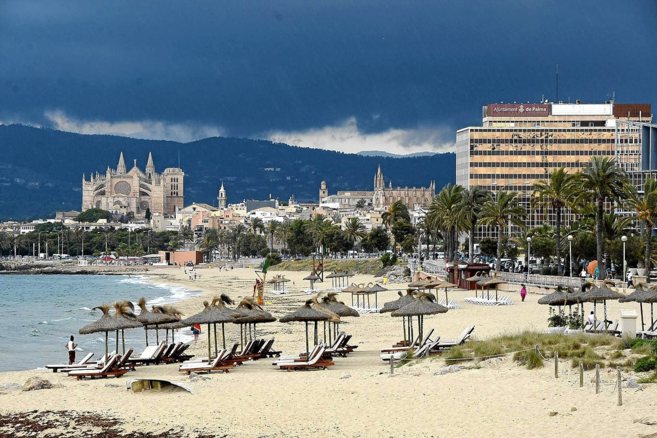 Vistas de la playa de Can Perentoni, Palma.