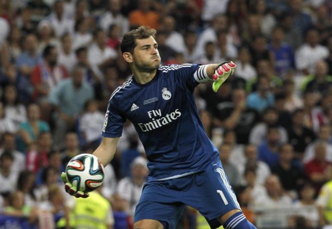 Iker Casillas durante el partido de ida de la Supercopa disputado este...