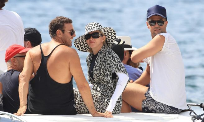 La cantante Madonna junto a unos amigos en Ibiza.