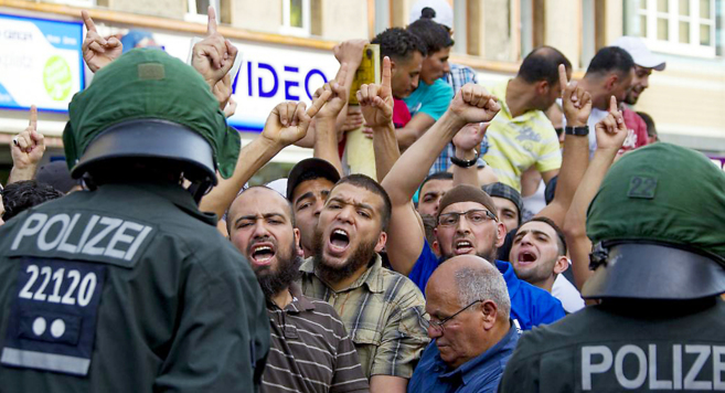 Un grupo de musulmanes se manifiesta en Berln durante un congreso de...