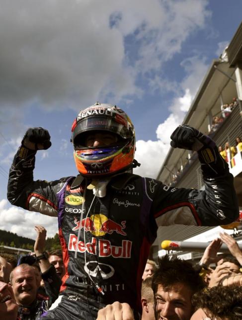 Daniel Ricciardo celebra su victoria en Spa.