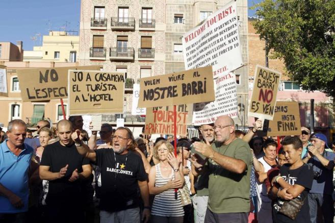 Vecinos de la Barceloneta protestando en la manifestación del...