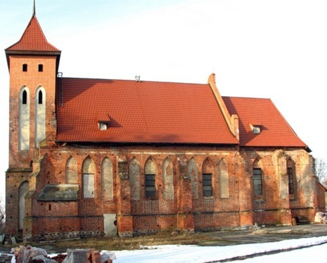 Fachada de la iglesia de Santa Catalina de Arnau en Kaliningrado.