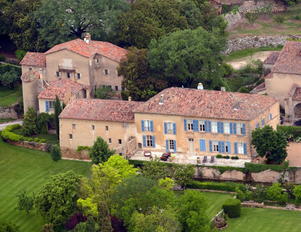 En 2008, la pareja compr en Correns (sur de Francia) el 'chateau...