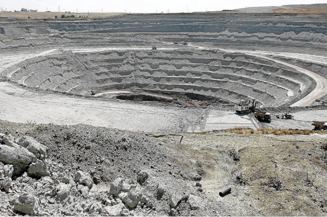 Vista panormica de la explotacin del yacimiento de la mina Las...