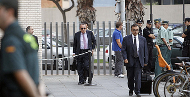 Carlos Fabra llegando a la Ciudad de la Justicia el pasado octubre,...