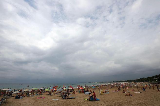 La Playa de Levante en Salou hoy al final de las vacaciones de un...