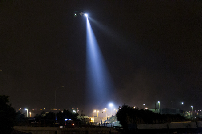 Un helicóptero vigila la valla de Melilla.