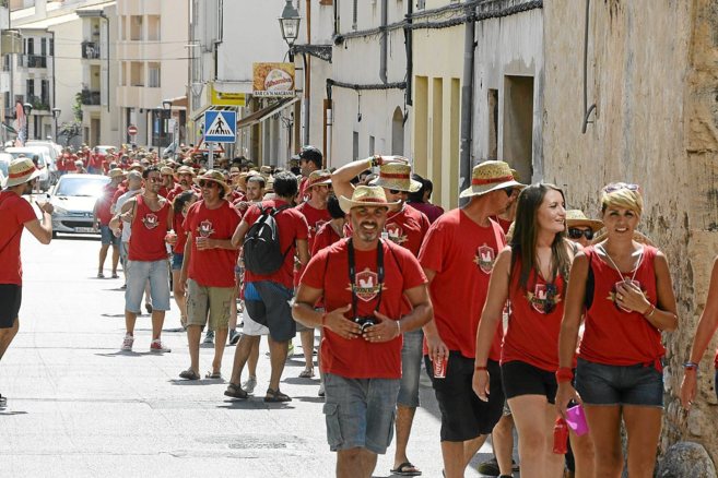 La marcha del Birracruzis por las calles de Pollena. El recorrido...