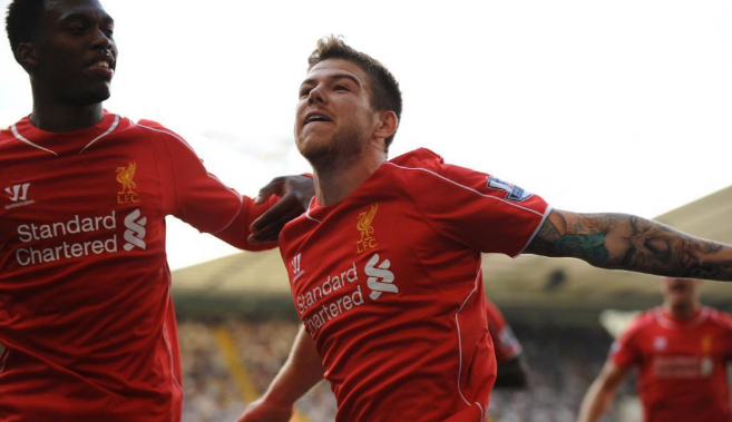Alberto Moreno celebra el tercer gol del Liverpool, tras una genial...