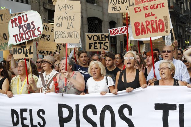 Protesta de los vecinos de la Barceloneta contra los pisos...