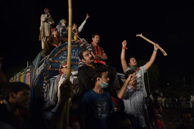 Manifestantes pakistanes durante las protestas cerca de la casa del...