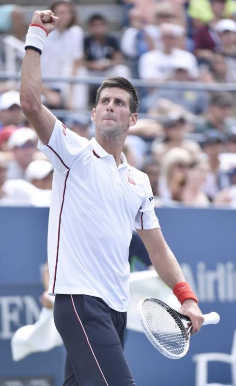 Novak Djokovic celebra su victoria ante Kohlschreiber.
