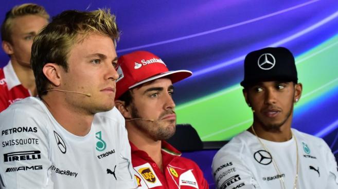 Rosberg, Alonso y Hamilton, durante la rueda de prensa en Monza.