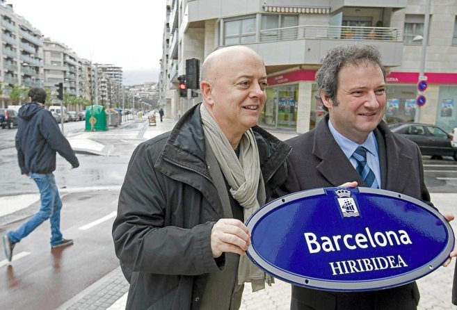 Odn Elorza y Jordi Hereu instalan de forma simblica la placa de...