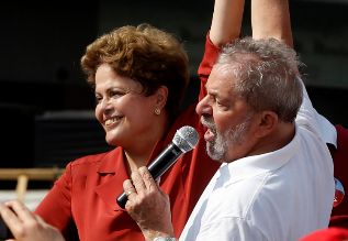 Rousseff y Da Silva en un mitin.