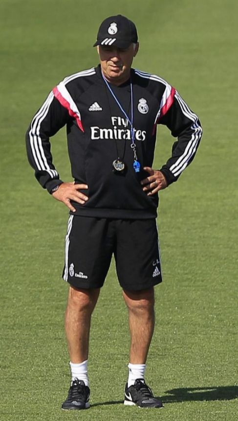 Ancelotti, durante un entrenamiento en Valdebebas.