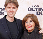 Manuel Velasco junto a su madre, Concha, en una imagen reciente.