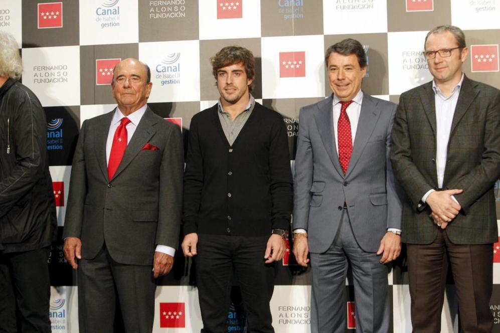 Emilio Botn, con Fernando Alonso e Ignacio Gonzlez, en una...