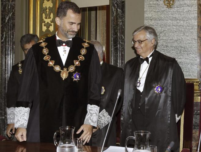Felipe VI con el fiscal general del Estado, Eduardo Torres-Dulce.