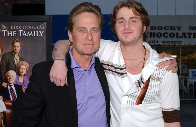 Michael Douglas y su hijo Cameron, en 2003.