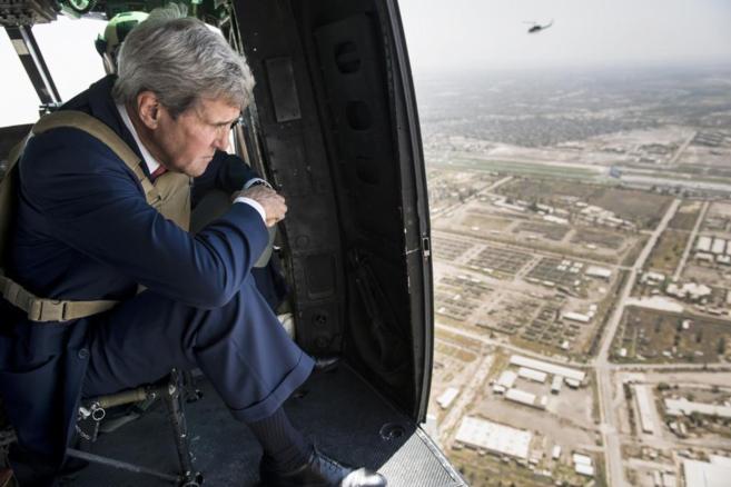 El secretario de Estado norteamericano, John Kerry, observa Bagdad...