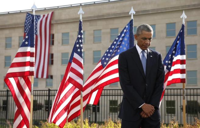Barack Obama durante el minuto de silencio homenaje a las vctimas...