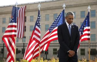Barack Obama durante el minuto de silencio.