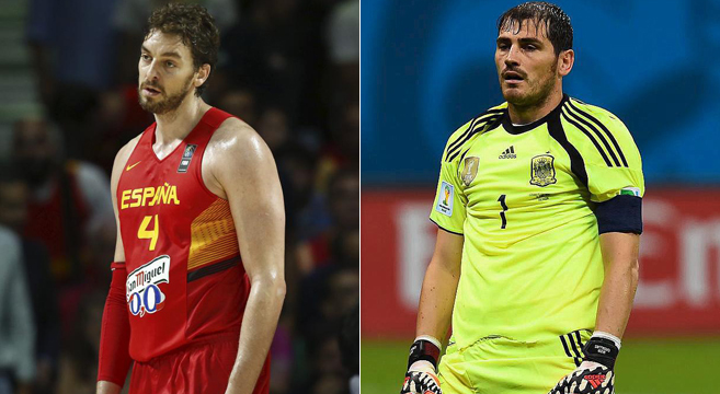 Pau Gasol e Iker Casillas tras las eliminaciones, este verano, de las...