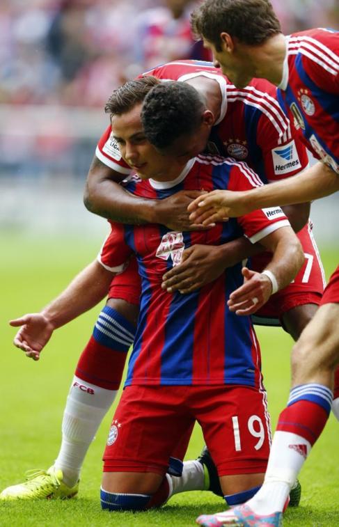 Mario Gtze celebra el primer gol del Bayern.