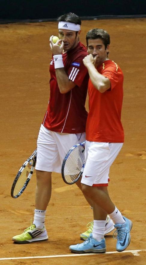 Marc Lopez y David Marrero, durante el partido de dobles.