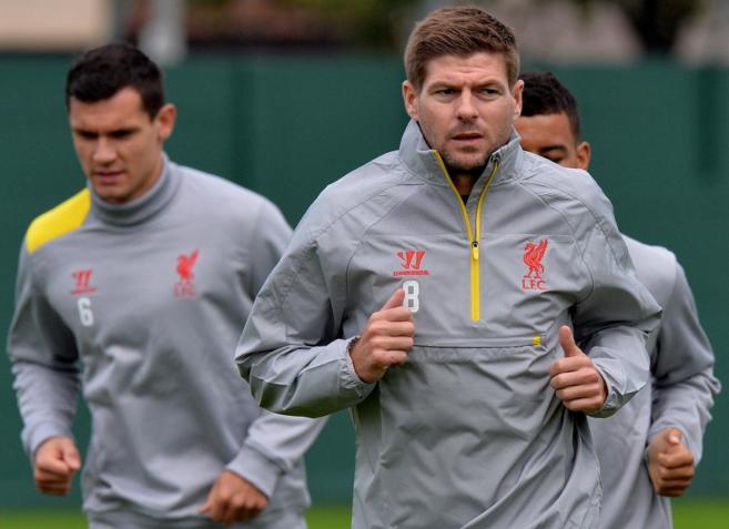 Steven Gerrard, durante el entrenamiento del Liverpool.