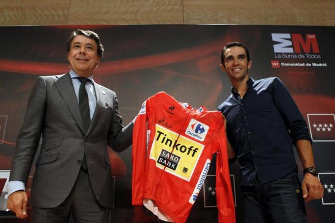 Contador, junto a Ignacio Gonzlez, presidente de la Comunidad de...