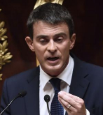 Manuel Valls se dirige a los miembros del Parlamento.