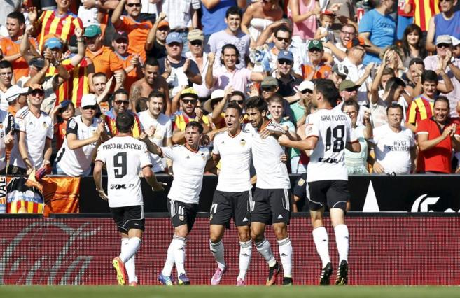 El Valencia celebra un gol en Mestalla.