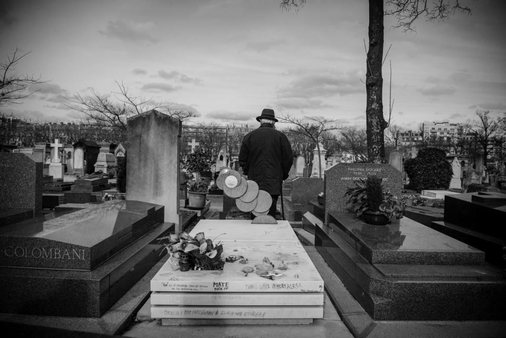 'Julio, la tumba de Cortzar en el cementerio de...
