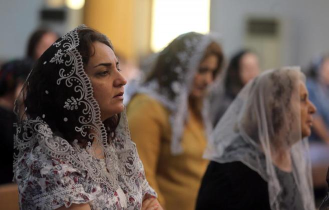 Cristianas iraques rezan en la iglesia de San Jos, en Erbil, en el...