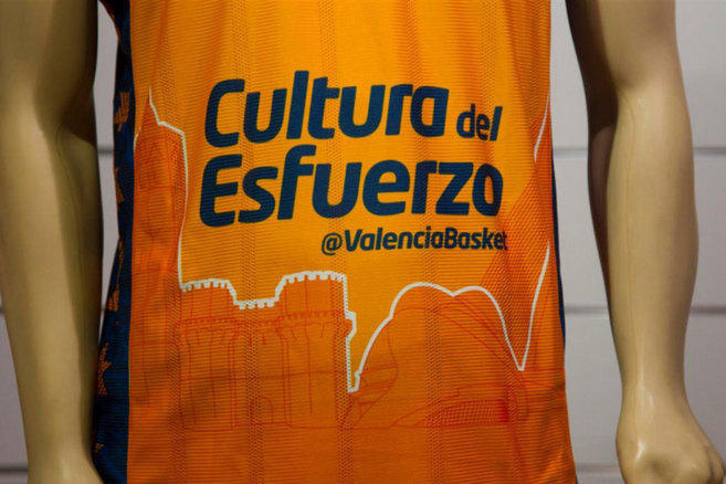 Detalle de la nueva camiseta del Valencia Basket.
