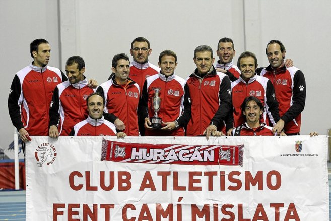 Los integrantes del club de Mislata tras una competicin.