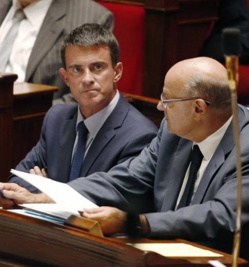 El primer ministro francs, Manuel Valls (izda.), durante la sesin...