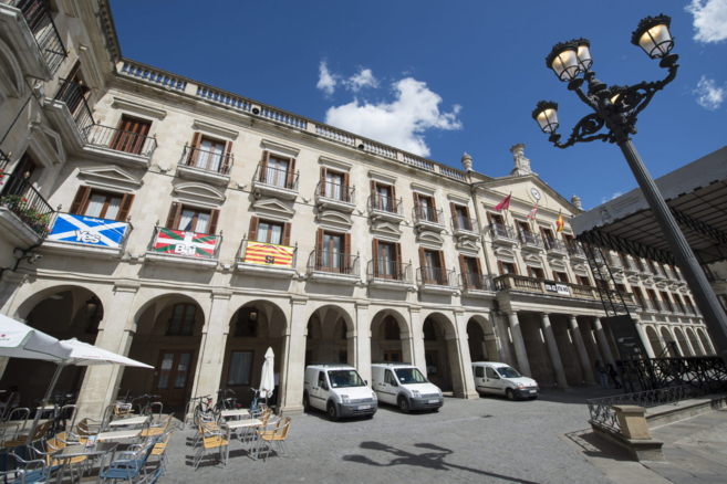 Vista del Ayuntamiento de Vitoria, donde el PNV y de EH Bildu han...