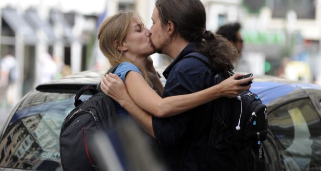 Pablo Iglesias y su novia, Tania Sánchez Melero, en Madrid.