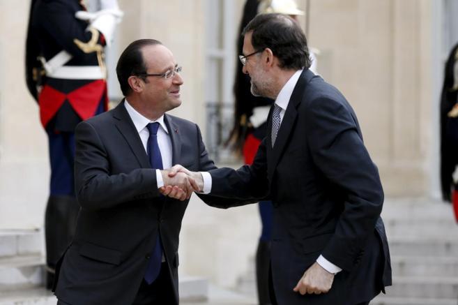El presidente francs, Franois Hollande, saluda a Mariano Rajoy a...