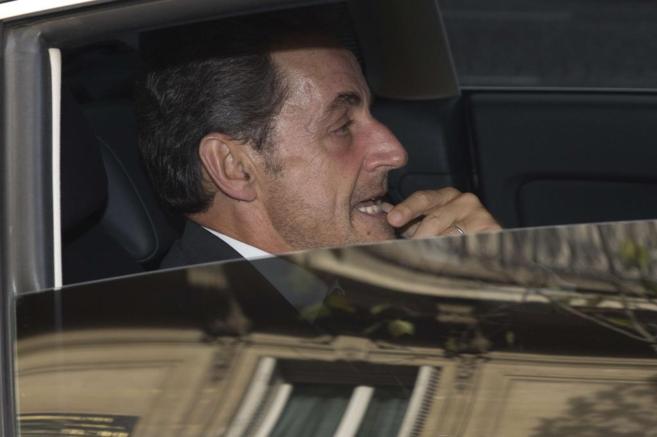Sarkozy, ayer, dejando su oficina en Pars tras anunciar su regreso a...