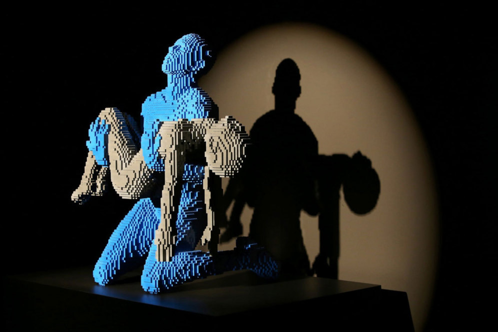 Las dos figuras de 'Mi chico' suman ms de 22.000 piezas y hacen referencia a la prdida de un padre.